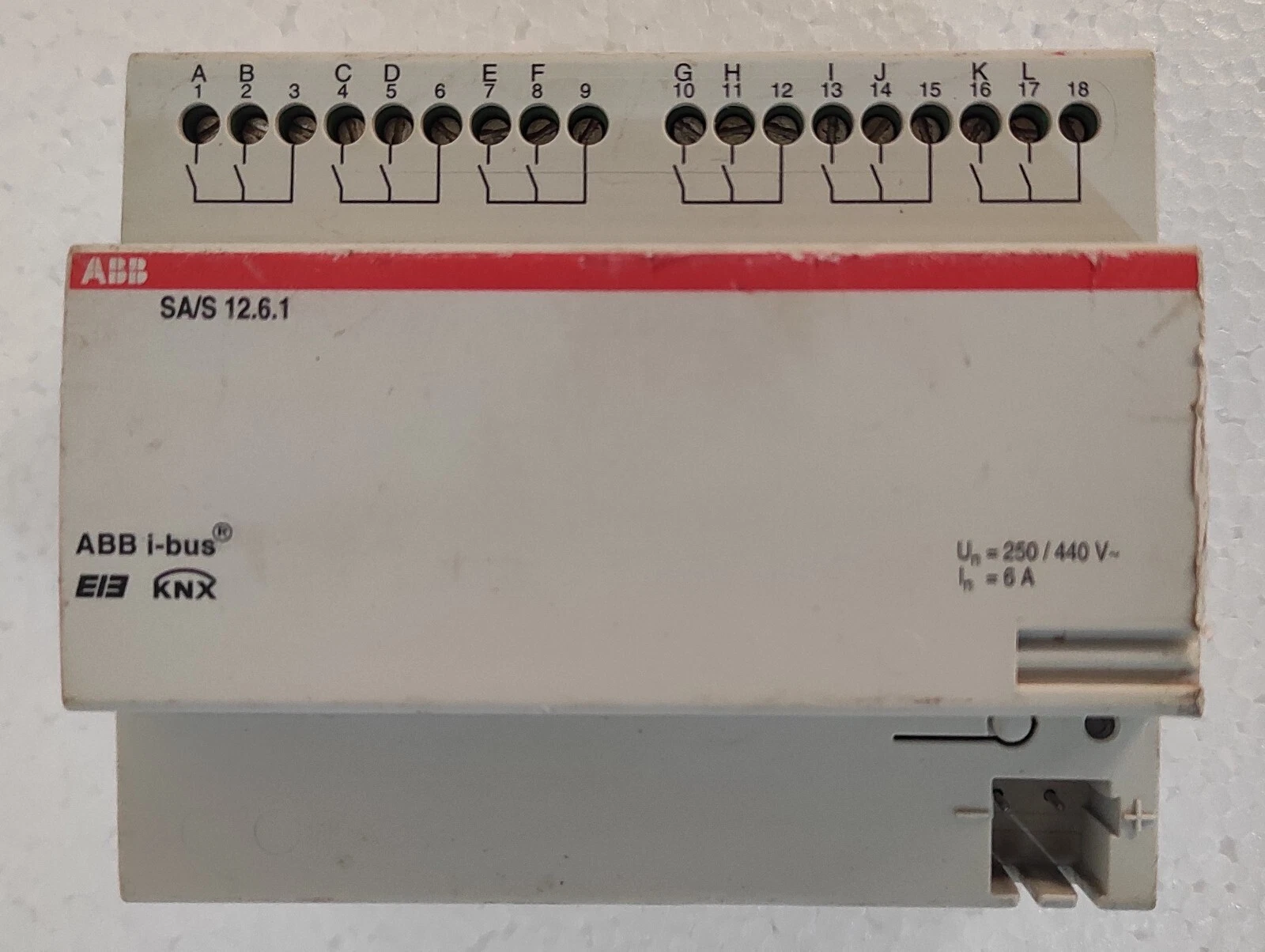ABB SA/S 12.6.1 Switch Actuator 2CDG 110 038 R0011 / 12fach, 6A, REG